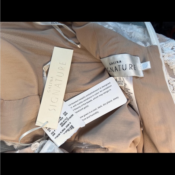 Signature White and Cream Floral Lace Wedding Dress - Picture 6 of 7